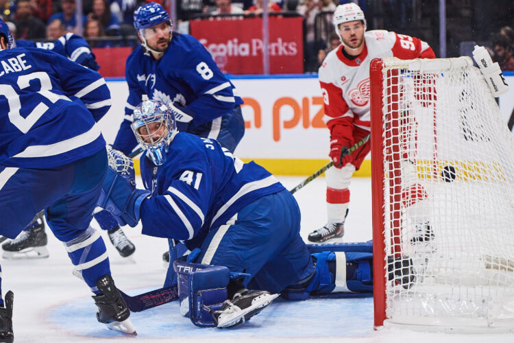 Appleton scores in final minute to lift Red Wings over Maple Leafs